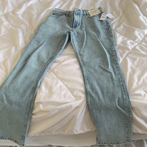 Abercrombie 90s slim straight ultra high rise, size 27, 4short. Nwt.